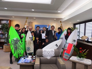 東京五輪のサーフィン会場誘致に向けて県知事に協力要請しました！の画像