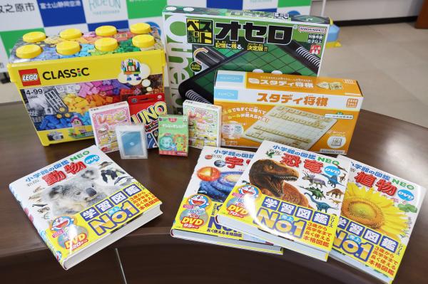 株式会社ハイナンから放課後児童クラブへの寄贈物品