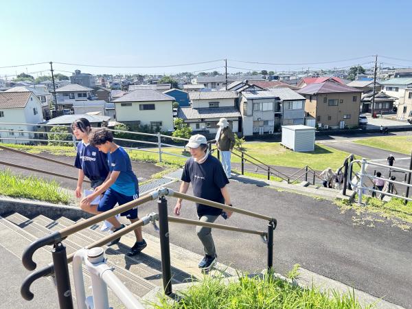 避難確認のため「いのち山」に集まる参加者【大江区いのち山】