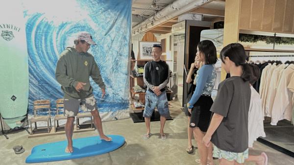 ムーア・アロハ財団ハワイミニキャンプサーフ体験
