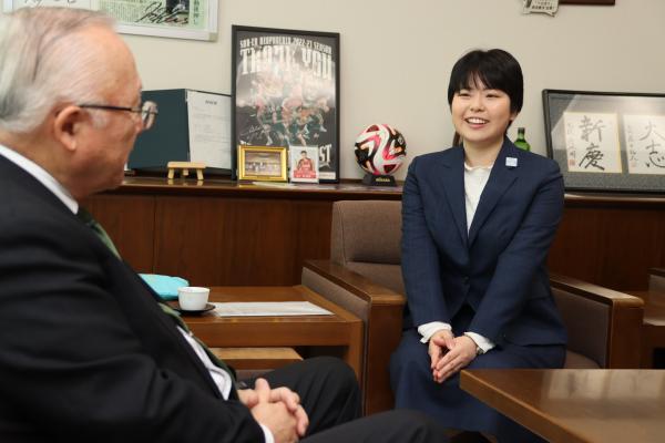 静岡まきのはら大使が市長表敬訪問する様子