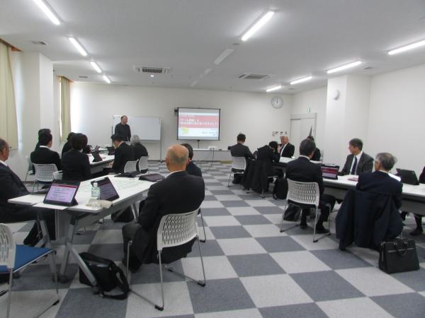 令和７年度議員研修会（対話する議会・議員を目指して、チーム議会と政治分野におけるハラスメント）の様子