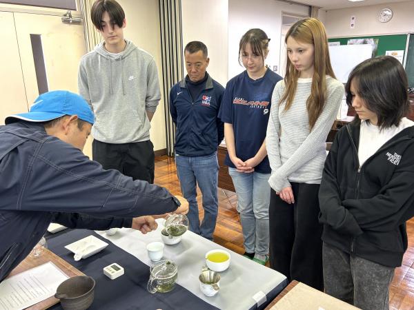 HIS交流事業（お茶の飲み比べ）