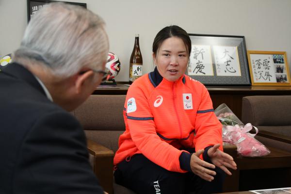 坂下選手表敬訪問1