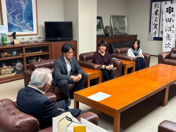表敬訪問の様子