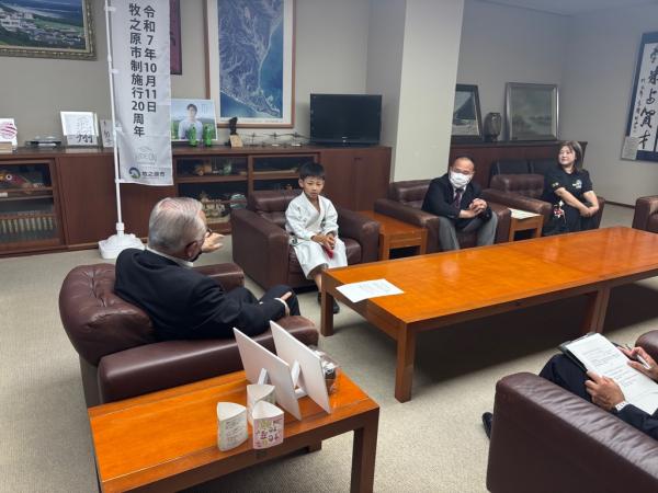 表敬訪問中の様子