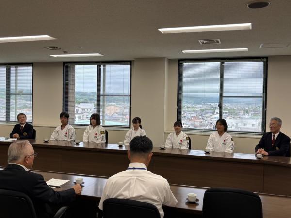 表敬訪問の様子