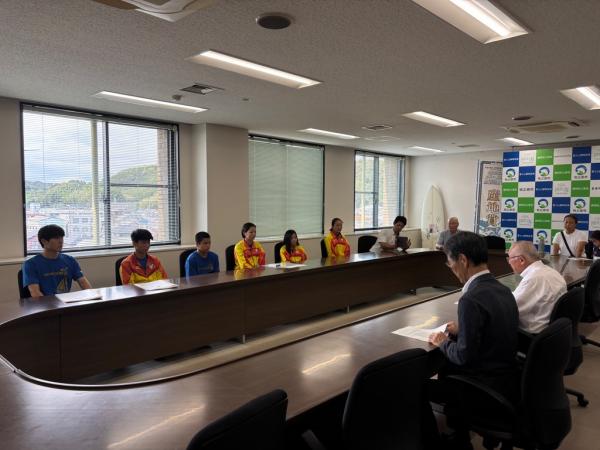 表敬訪問の様子