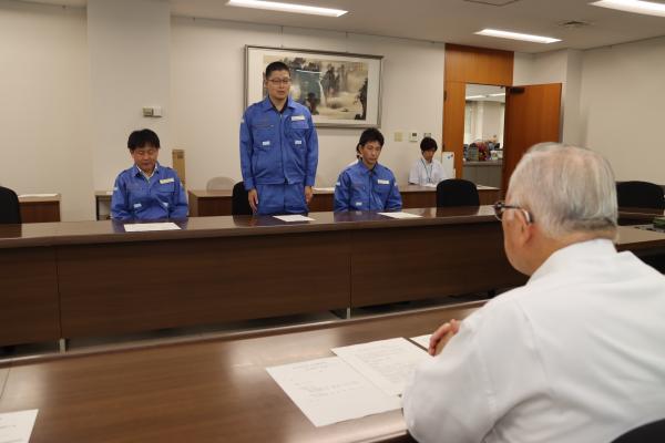 災害派遣職員出発式（税務課３人）